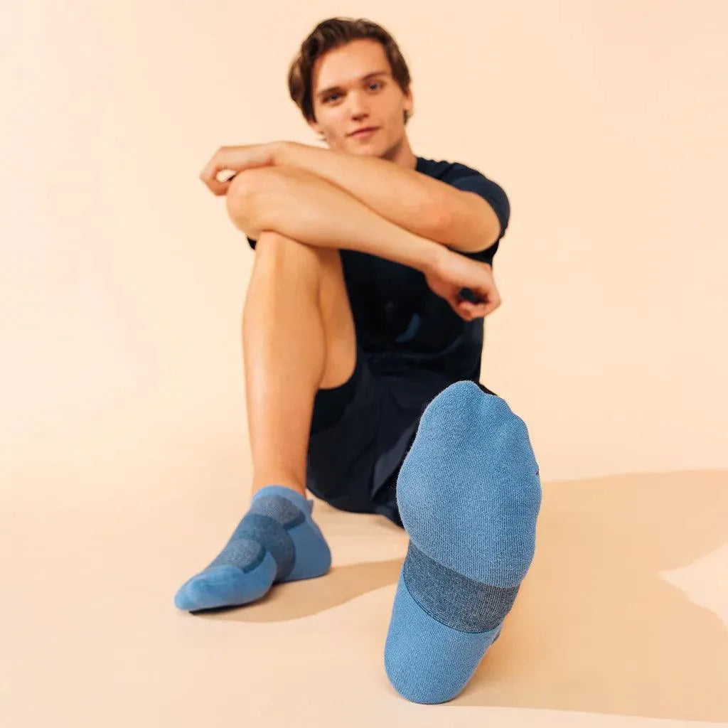HP Ultra Light No Show Tab Socks-Socks-Feetures-FA55-S25-1-Tennis Express